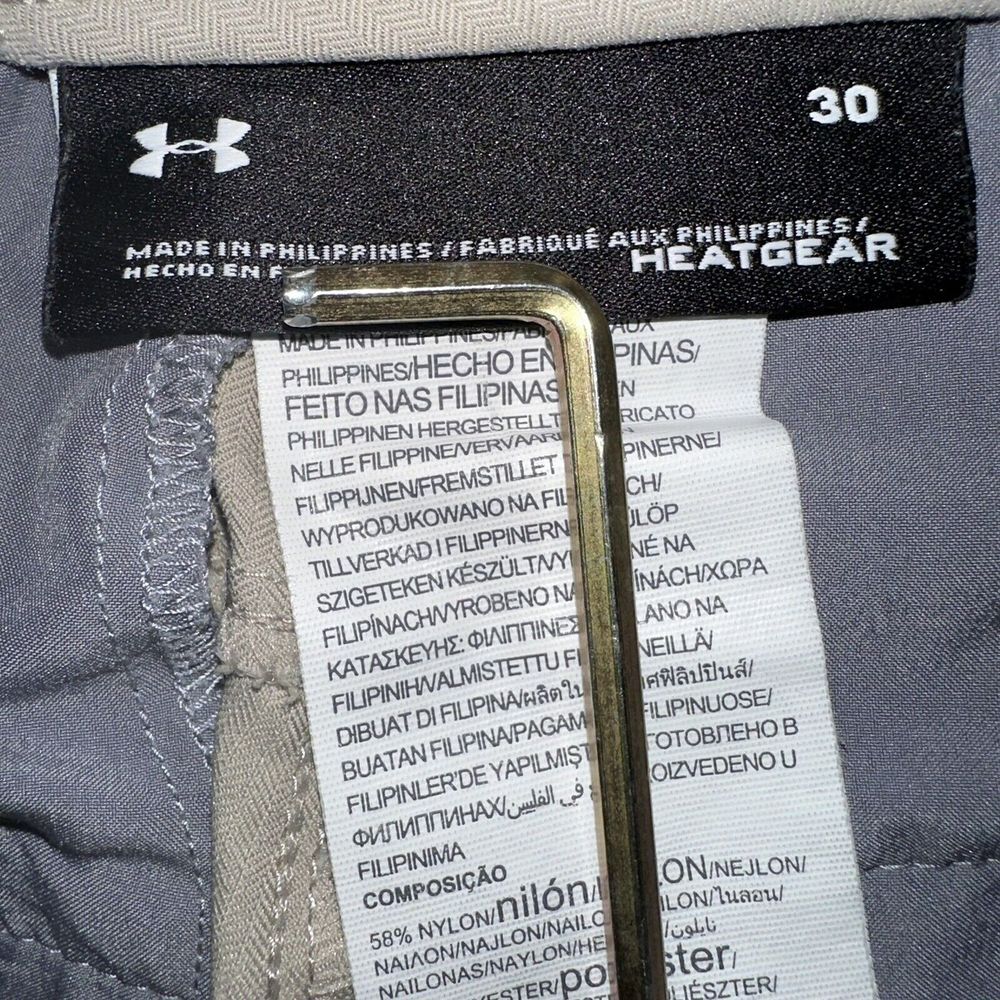 Under Armour Golf Shorts Tan Mens Size 30 Stretch WaistBand Heatgear - Picture 4 of 5